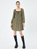 Çiçekli Mini Kışlık Elbise Kare Yaka Uzun Kollu Gipe Detaylı