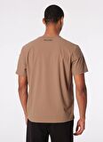 Koyu Bej Erkek Bisiklet Yaka Relaxed Baskılı Su İtici T-Shirt D4SM-TST3252