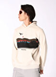 Bej Erkek Kapüşon Yaka Relaxed Fit Baskılı Sweatshirt D4WM-SWT3326