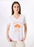 Fabrika V Yaka Baskılı Beyaz Kadın T-Shirt F5SL-TST0447