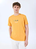 D5SM-TST3847 Turuncu Bisiklet Yaka Relaxed Baskılı Erkek T-Shirt