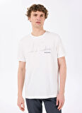 Discovery Expedition D5SM-TST3802 Beyaz Bisiklet Yaka Relaxed Baskılı Erkek T-Shirt