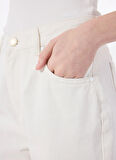 Mustang Standart Bel Normal Paça Mom Fit Beyaz Kadın Denim Pantolon CHARLOTTE TAPERED-1011