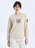 Discovery Expedition D5WL-SWT3612 Bej Bisiklet Yaka Relaxed Nakışlı Kadın Sweatshırt