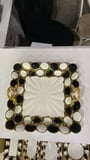 Sembol 35.5 CM Kare Tepsi Siyah Beyaz Porselen Sunum Tepsisi Gold Kulplu