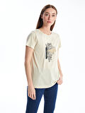 LCWAIKIKI Classic Bej Bisiklet Yaka Baskılı Kısa Kollu Kadın Tişört