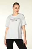 defy's KADIN BASKILI KISA KOLLU BİSİKLET YAKA OVERSIZE TİŞÖRT KAR MELANJ - S