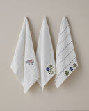 Serene Floral Pamuk Kabartma Nakışlı Yüz Havlusu 50x80 cm Beyaz