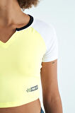 Limon Renk Bloklu Logo Baskılı O Yaka Dar Kalıp Kadın Crop T-Shirt - 97270 | L