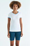 Beyaz V Yaka Standart Kalıp Kısa Kol Kadın Spor T-Shirt - 97268 | M