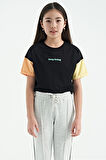 Siyah Yazı Baskılı O Yaka Düşük Omuzlu Oversize Kız Çocuk T-Shirt - 75130 | 7-8 Yaş