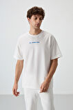 Ekru Pamuklu Kalın Yüzeyi Dokulu Oversize Fit  Baskılı Erkek T-Shirt - 88364