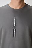 Koyu Gri Pamuklu Kalın Yüzeyi Dokulu Oversize Fit  Baskılı Erkek T-Shirt - 88366