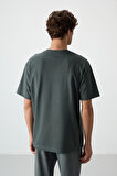 Haki Pamuklu Kalın Yüzeyi Dokulu Oversize Fit  Baskılı Erkek T-Shirt - 88365
