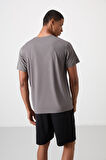 Koyu Gri Polyester Nefes Alan Dokulu İnce Esnek Standart Fit Erkek Performans T-Shirt - 88390