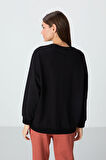 Siyah Kompakt Pamuklu Kalın Pürüzsüz Dokulu O Yaka Oversize Fit Kadın Sweatshirt - 97288