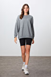 Gri Melanj Kompakt Pamuklu Kalın Pürüzsüz Dokulu O Yaka Oversize Fit Kadın Sweatshirt - 97288
