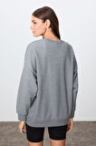 Gri Melanj Kompakt Pamuklu Kalın Pürüzsüz Dokulu O Yaka Oversize Fit Kadın Sweatshirt - 97288