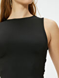 Arkası Pencere Detaylı Crop Top Kolsuz