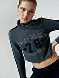 Kolej Crop Sweatshirt Fermuarlı Dik Yaka Baskılı