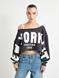 Crop Kolej Sweatshirt Kayık Yaka Baskılı Uzun Kollu