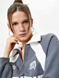 Polo Yaka Sweatshirt Yarım Fermuarlı Renk Bloklu Aplike ve İşleme Detaylı