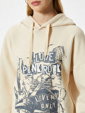 Oversize Kapüşonlu Sweatshirt Slogan Baskılı Uzun Kollu