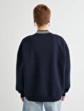 V Yaka Oversize Sweatshirt Kolej Temalı Baskılı 