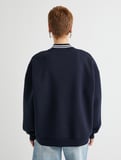 V Yaka Oversize Sweatshirt Kolej Temalı Baskılı 