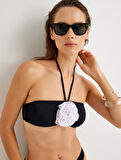 Gül Aplike Detaylı Bandeau Bikini Üstü Kopçalı Pedli