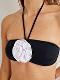 Gül Aplike Detaylı Bandeau Bikini Üstü Kopçalı Pedli