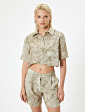 Batik Desenli Crop Gömlek Kapaklı Cep Detaylı Kısa Kollu
