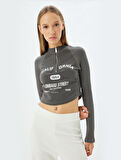 Crop Tişört Uzun Kollu Yarım Fermuarlı Slogan Baskılı Slim Fit