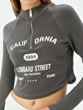 Crop Tişört Uzun Kollu Yarım Fermuarlı Slogan Baskılı Slim Fit