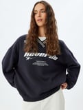 Oversize Sweatshirt V Yaka Slogan Baskılı Biyeli