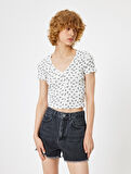 Crop Tişört Kısa Kollu Çiçekli V Yaka Düğmeli Slim Fit