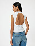 Arkası Pencere Detaylı Kolsuz Tişört