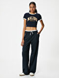 Crop Tişört Kolej Baskılı Kısa Kollu Bisiklet Yaka Pamuklu Slim Fit