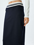 Kontrast Detaylı Beli Lastikli Yırtmaçlı Midi Boy Kalem Etek