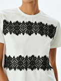 Kısa Kollu Bisiklet Yaka Pamuklu Dantel Detaylı Tişört