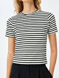 Viskon Karışımlı Kısa Kollu Bisiklet Yaka Çizgili Tişört