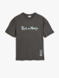 Rick and Morty Lisanslı Arkası Baskılı Kısa Kollu Bisiklet Yaka Tişört