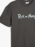 Rick and Morty Lisanslı Arkası Baskılı Kısa Kollu Bisiklet Yaka Tişört