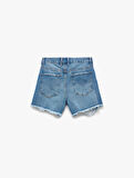Yıpranmış Püsküllü Düğmeli Denim Şort