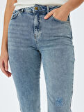 Düz Paça Normal Bel Düğmeli Cep Detaylı Kot Pantolon - Straight Fit Jean