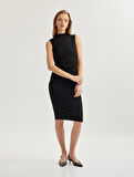Hafif Dik Yaka Kolsuz Drapeli Slim Fit Midi Kalem Elbise
