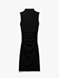 Hafif Dik Yaka Kolsuz Drapeli Slim Fit Midi Kalem Elbise
