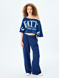 Asimetrik Yaka Kolej Baskılı Oversize Kısa Kollu Crop Tişört