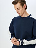 Kontrast Detaylı Bisiklet Yaka Oversize Sweatshirt
