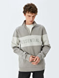 Renk Bloklu Yarım Fermuarlı Pamuklu Slogan Baskılı Sweatshirt